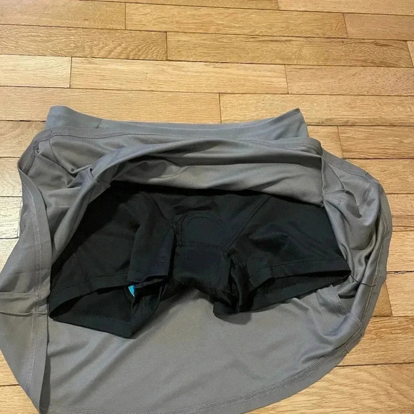 Women’s M Suguoi Cycling Skort - Picture 6 of 10